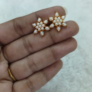 Pearl flower studs