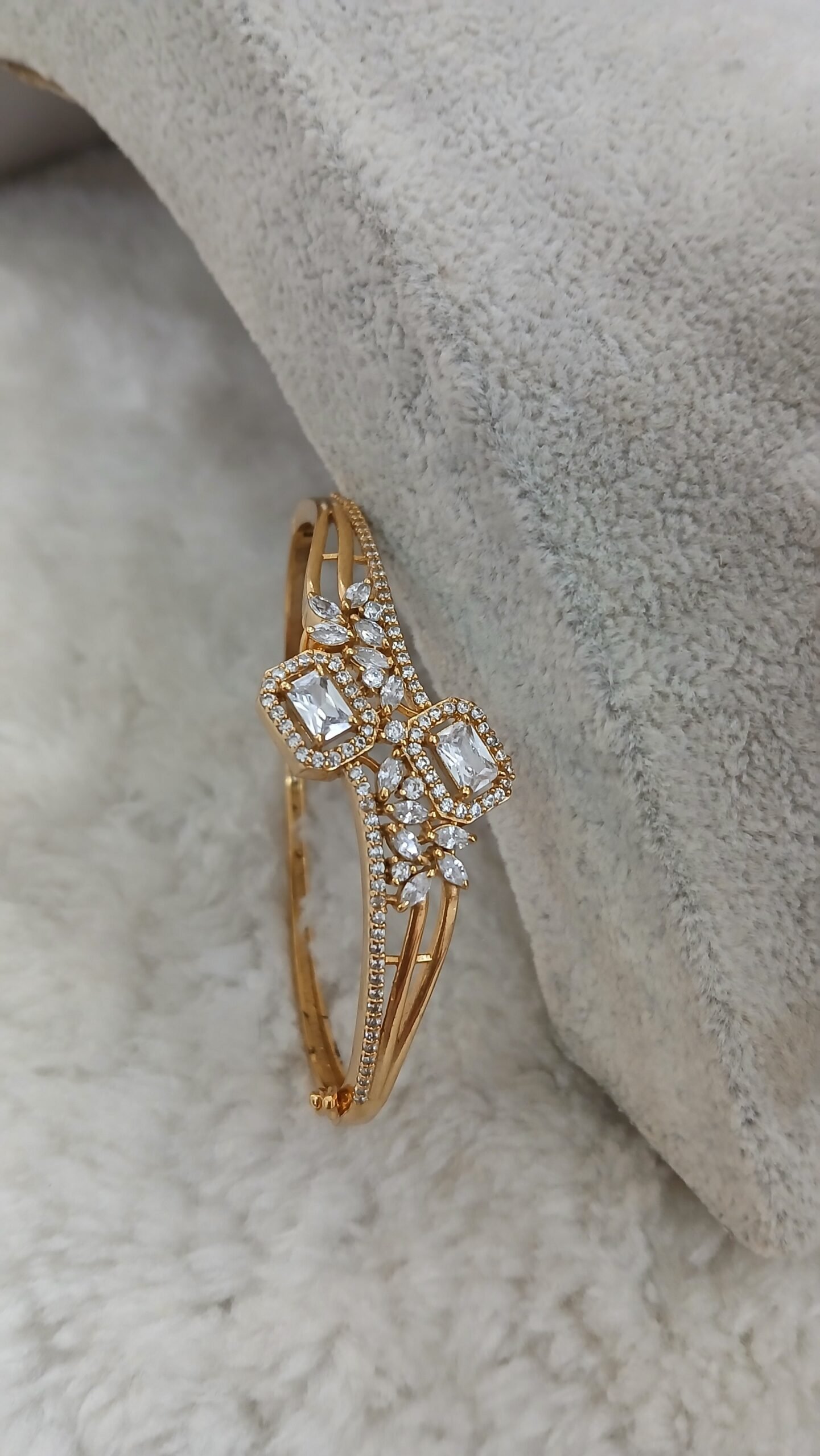 Pure zinc openable bracelet (Uncut flower design)