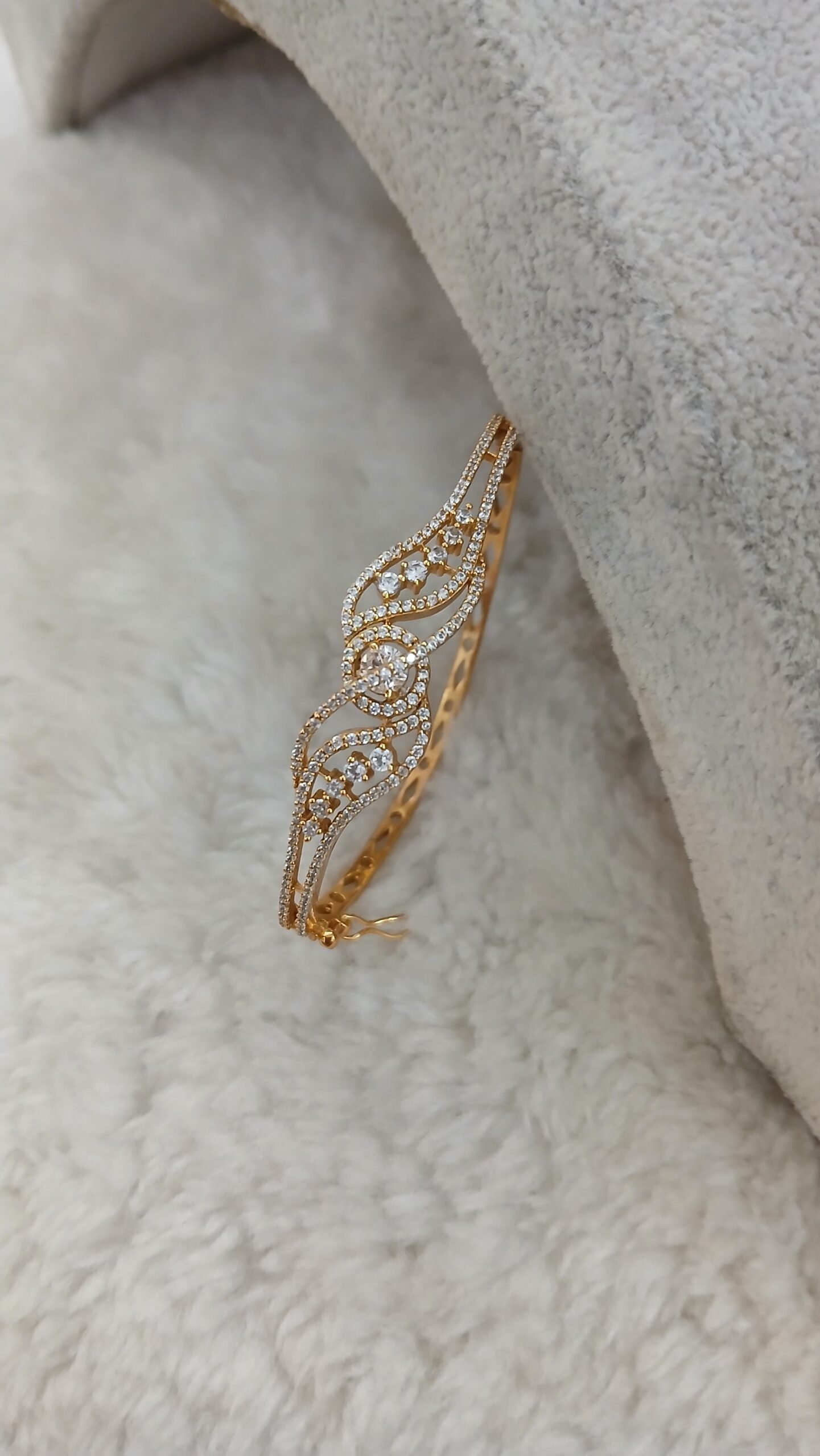 Pure zinc openable bracelet (Full diamond stones design)