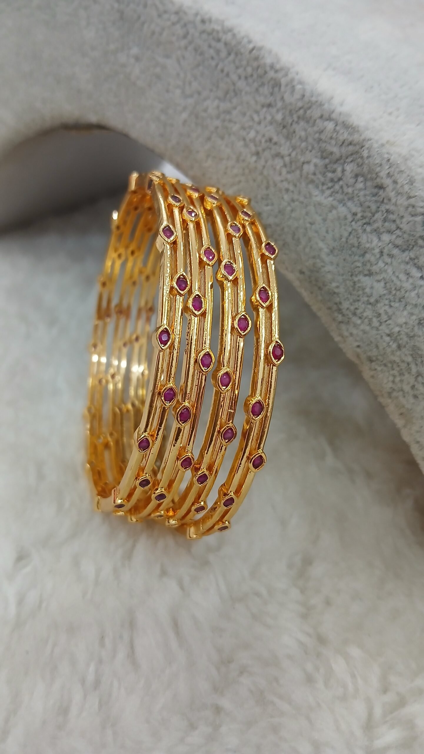 Plain with ruby stone (set of 4)