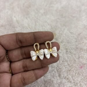 Bow shaped earrings