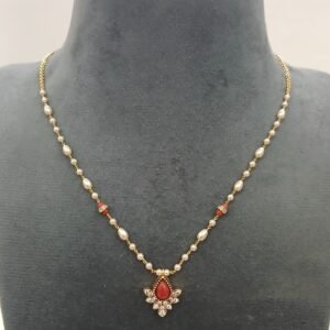 Swarouski kattutheega chain with coral stone pendant